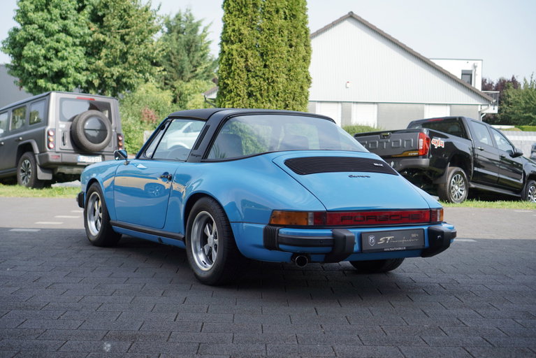 Porsche 911 Carrera 2.7