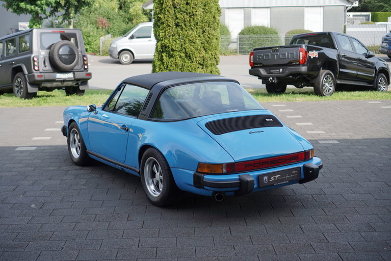 Porsche 911 Carrera 2.7