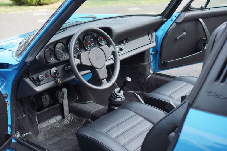 Porsche 911 Carrera 2.7