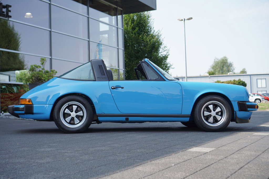 Porsche 911 Carrera 2.7