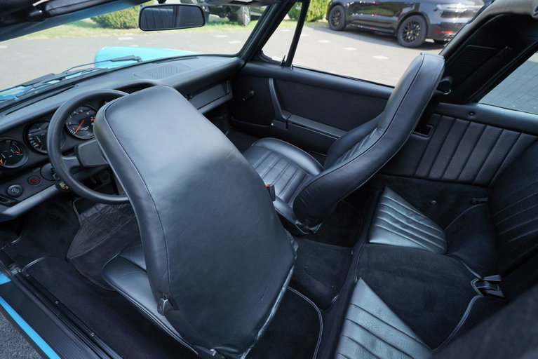 Porsche 911 Carrera 2.7
