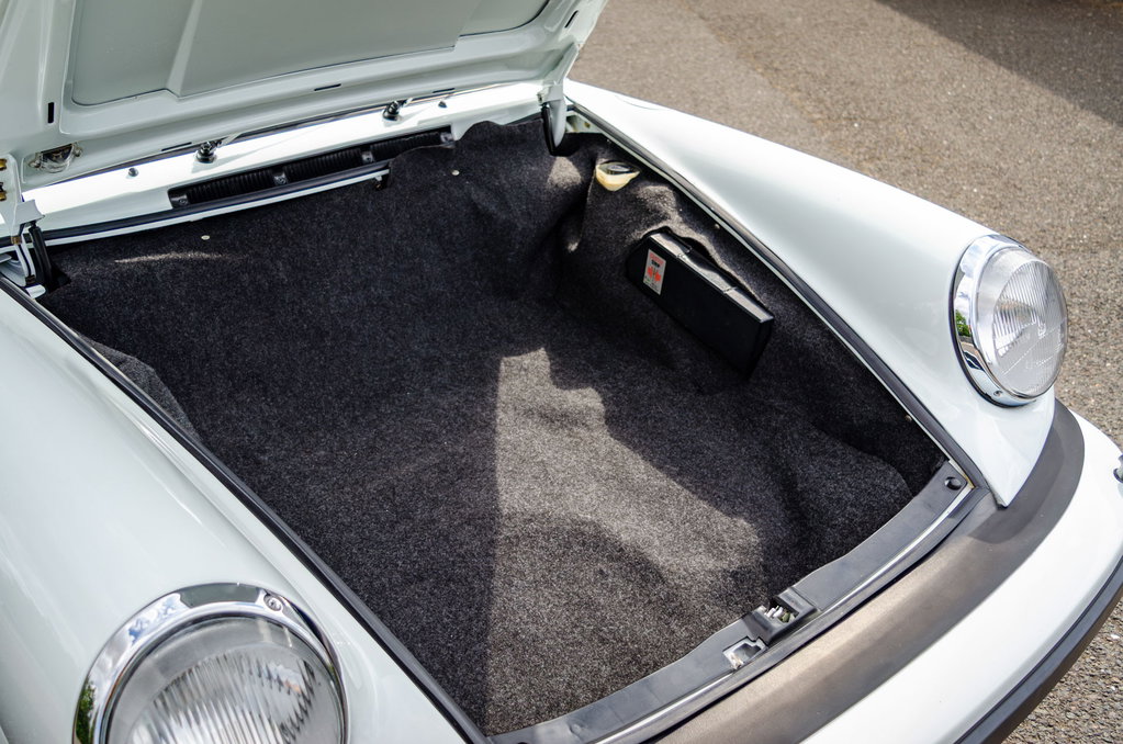 Porsche 911 Carrera 2.7