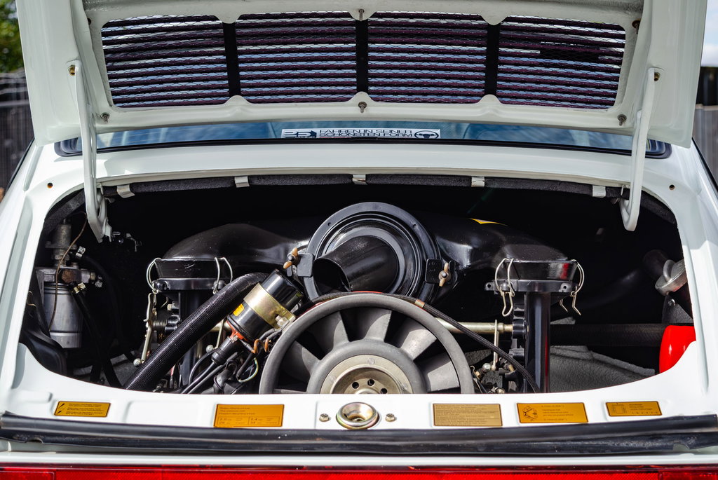 Porsche 911 Carrera 2.7