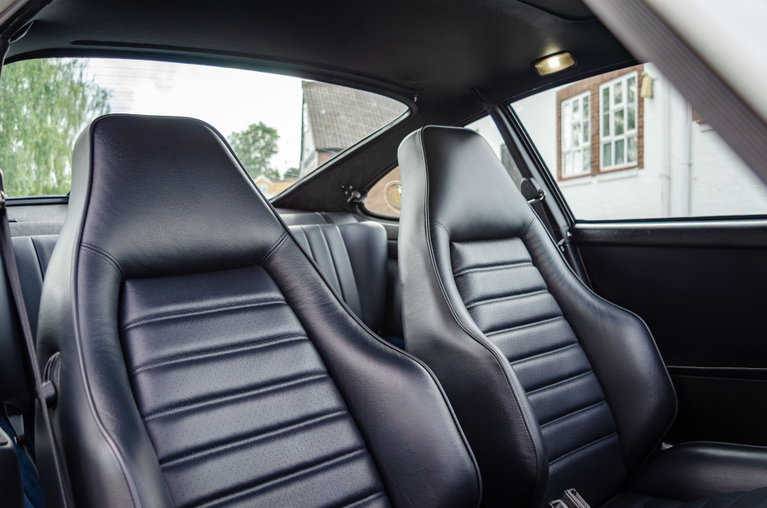 Porsche 911 Carrera 2.7