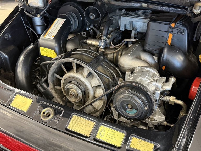 Porsche 911 Carrera 3.2 (US)