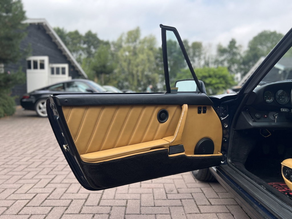 Porsche 911 Carrera 3.2 (US)