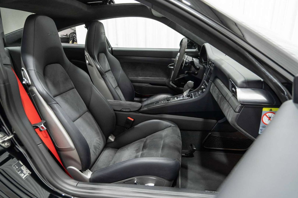 Porsche 991 Carrera GTS