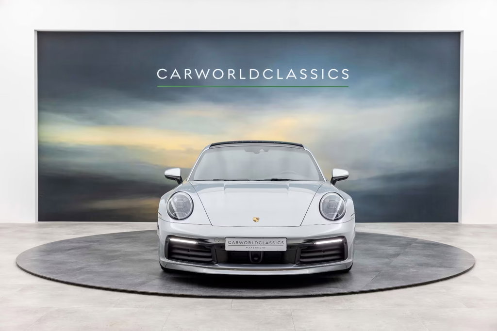 Porsche 992 Carrera
