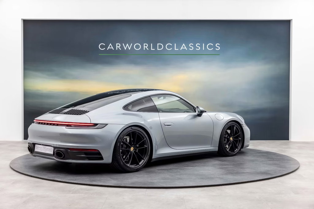 Porsche 992 Carrera