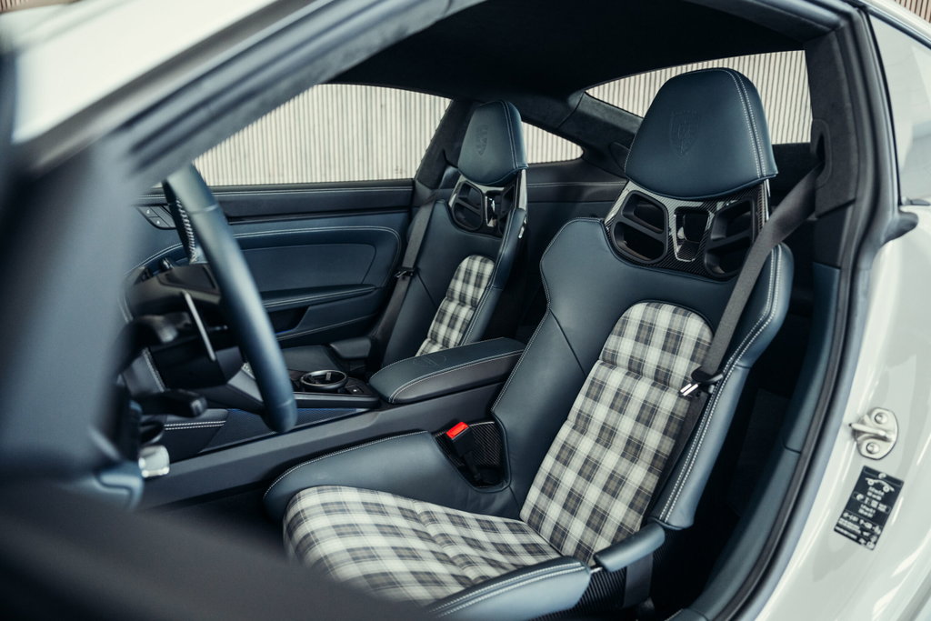 Porsche 992 GT3 Touring