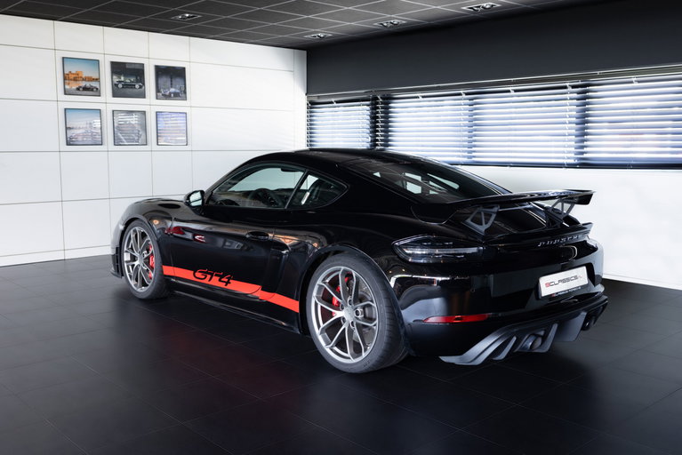 Porsche 718 Cayman GT4