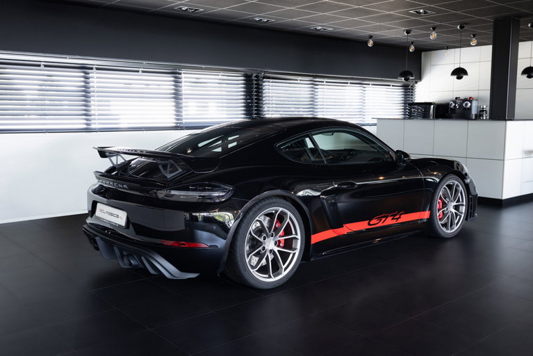 Porsche 718 Cayman GT4