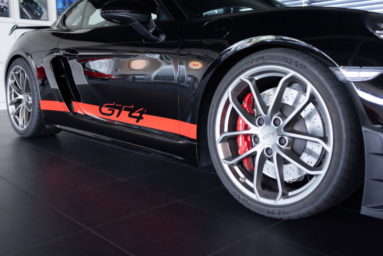 Porsche 718 Cayman GT4