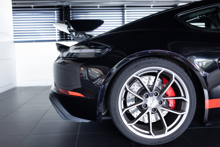 Porsche 718 Cayman GT4
