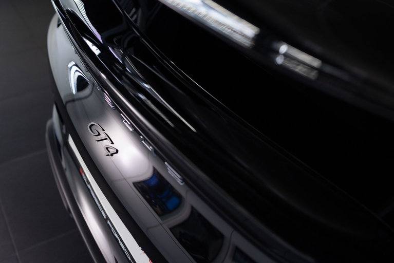 Porsche 718 Cayman GT4