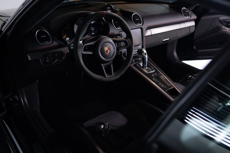 Porsche 718 Cayman GT4