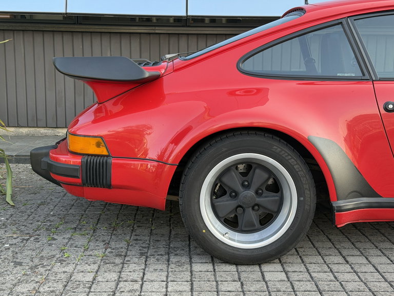 Porsche 911 Turbo 3.3