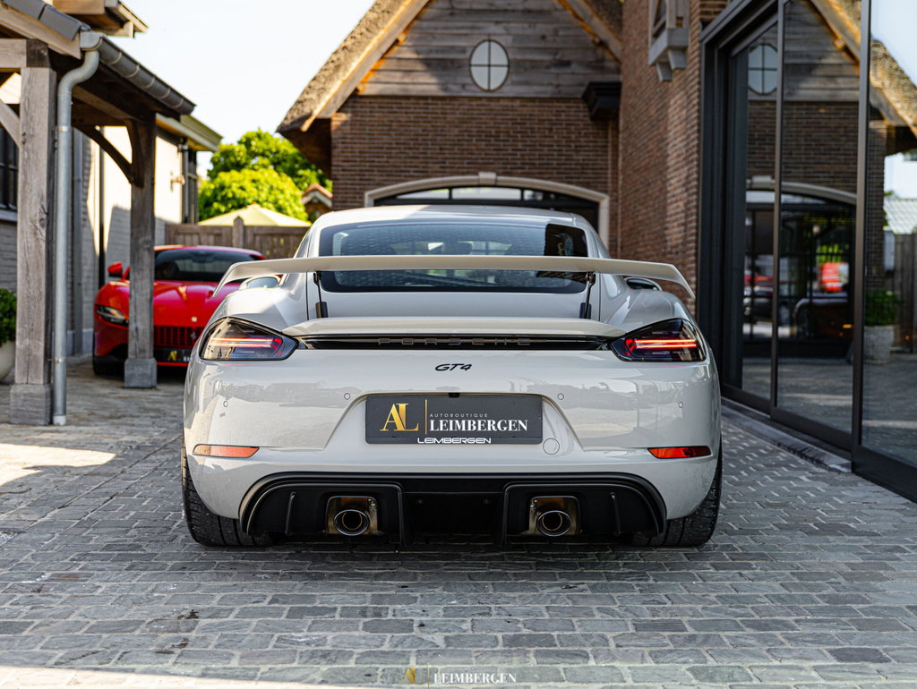 Porsche 718 Cayman GT4