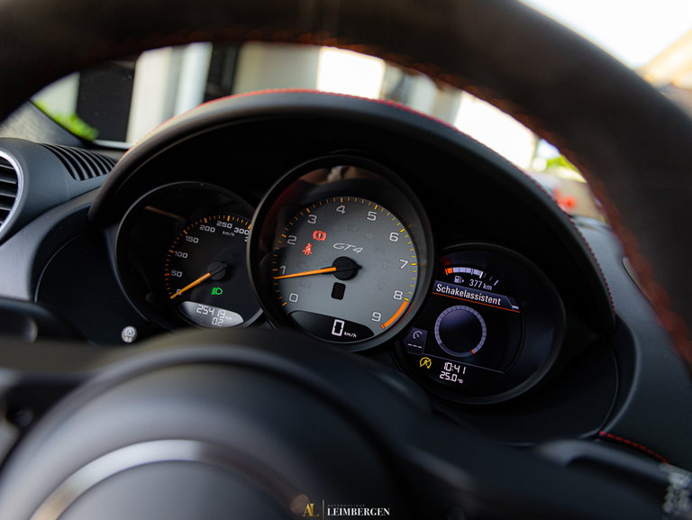 Porsche 718 Cayman GT4