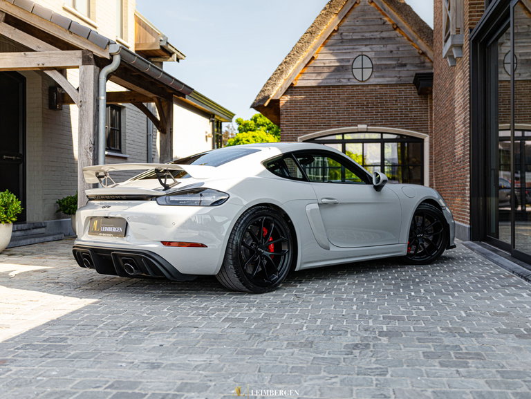 Porsche 718 Cayman GT4