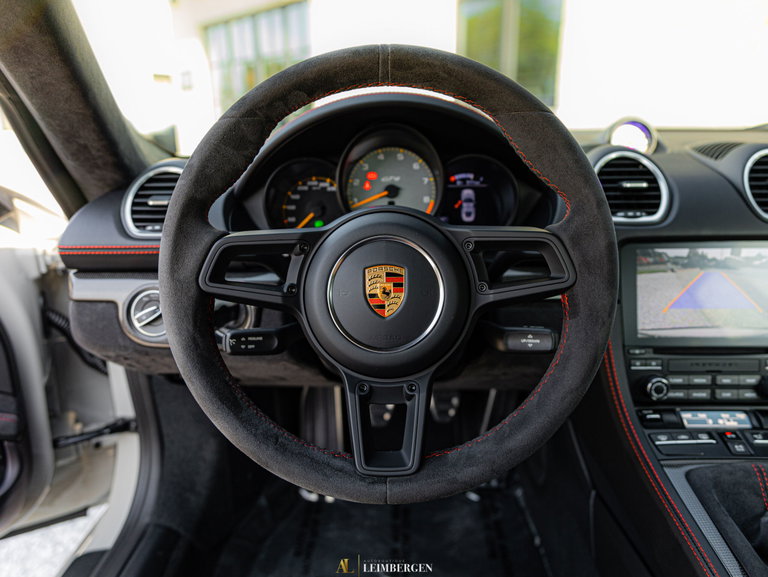 Porsche 718 Cayman GT4