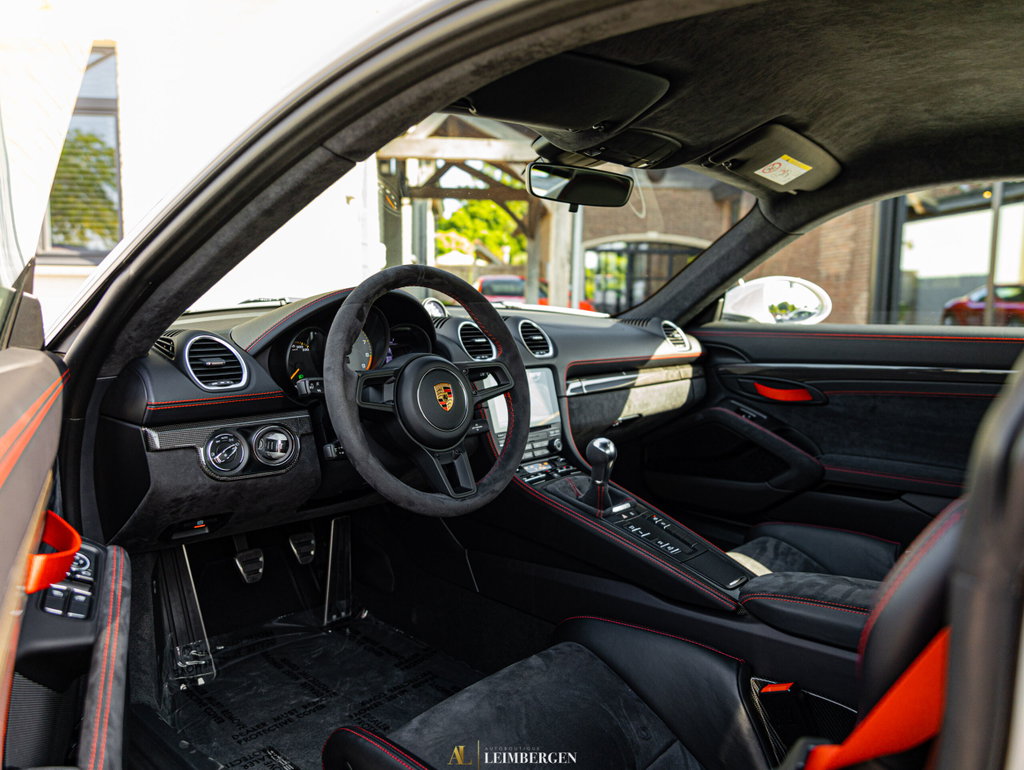 Porsche 718 Cayman GT4