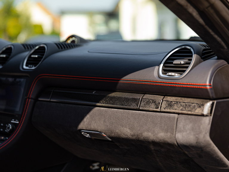 Porsche 718 Cayman GT4