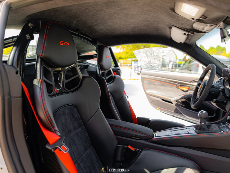 Porsche 718 Cayman GT4