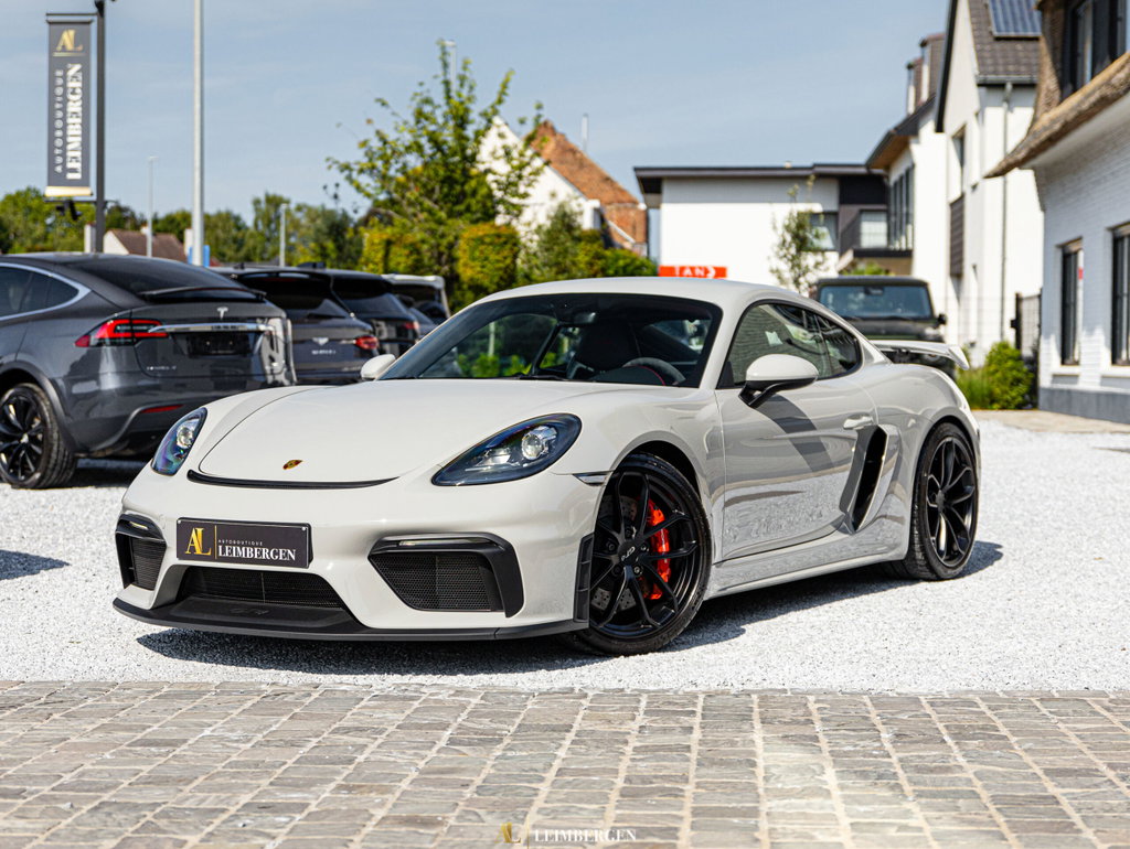 Porsche 718 Cayman GT4
