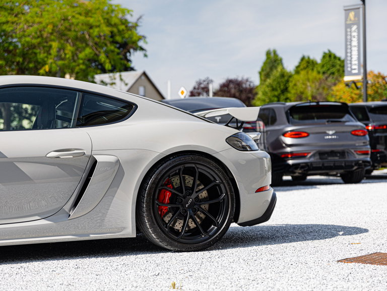 Porsche 718 Cayman GT4