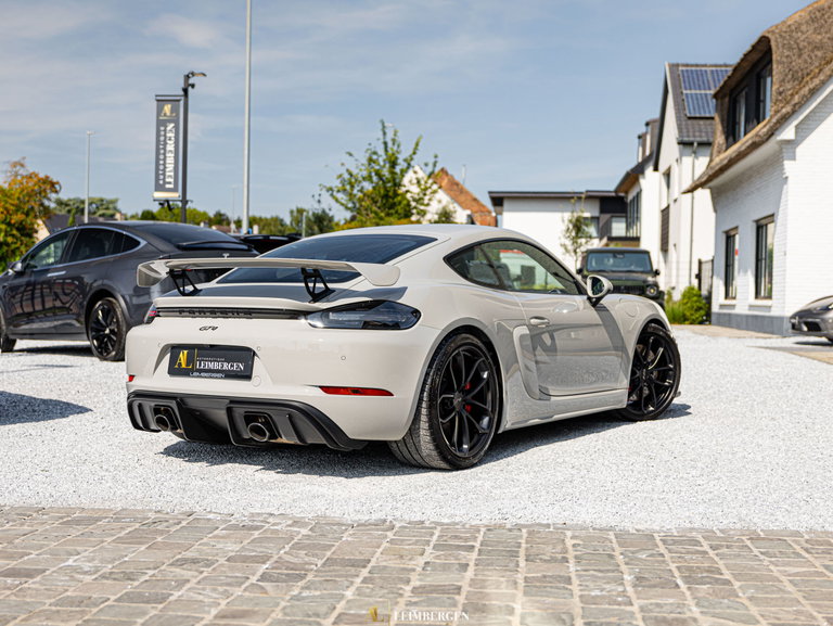 Porsche 718 Cayman GT4