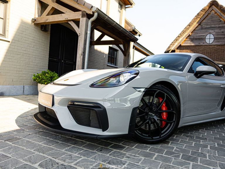 Porsche 718 Cayman GT4