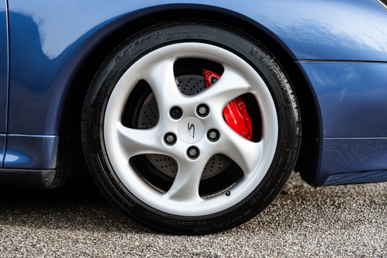 Porsche 993 Carrera 4S