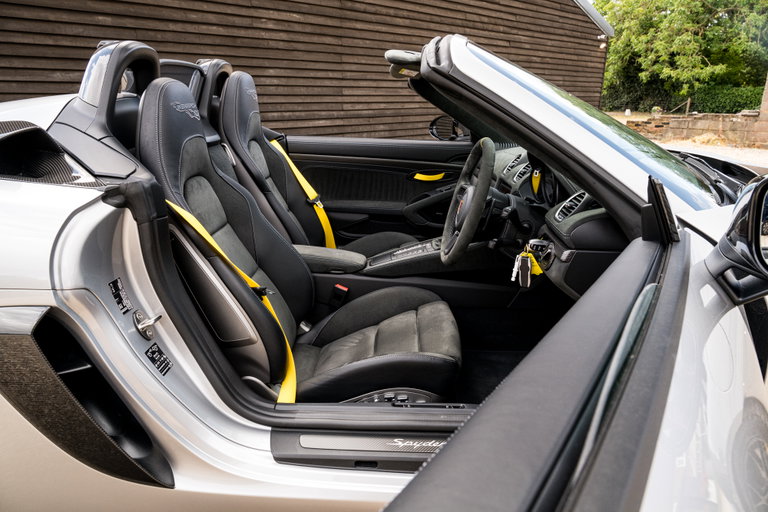 Porsche 718 Spyder RS