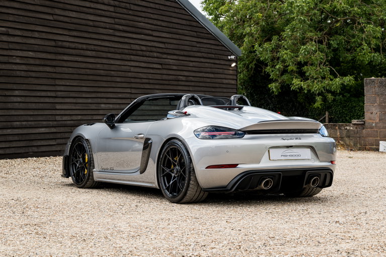 Porsche 718 Spyder RS