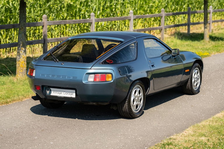 Porsche 928