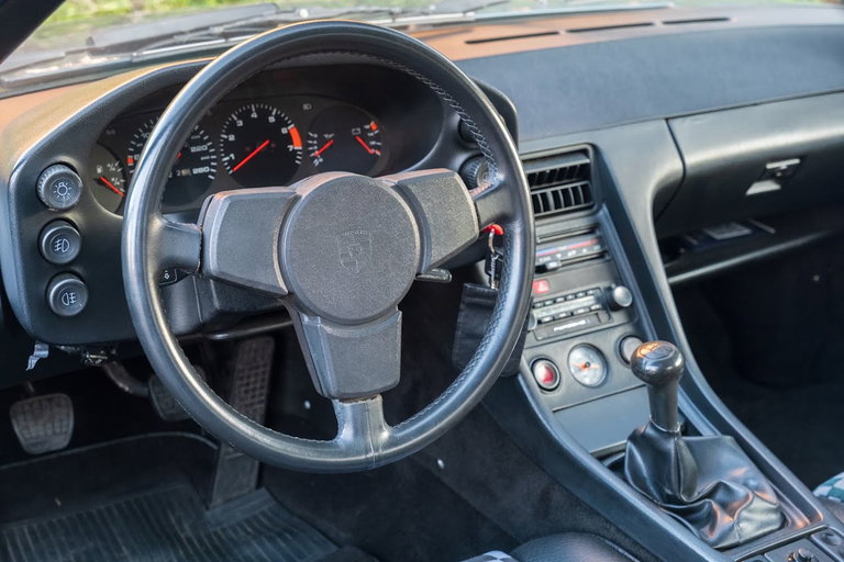 Porsche 928