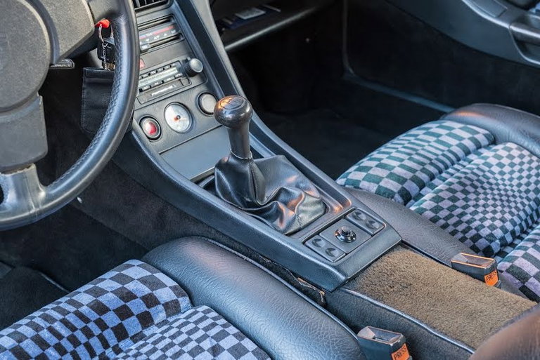 Porsche 928