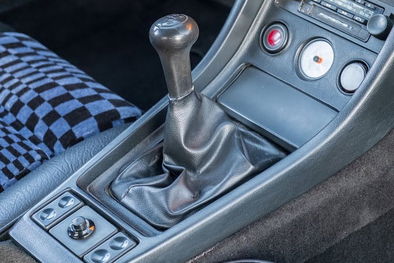 Porsche 928