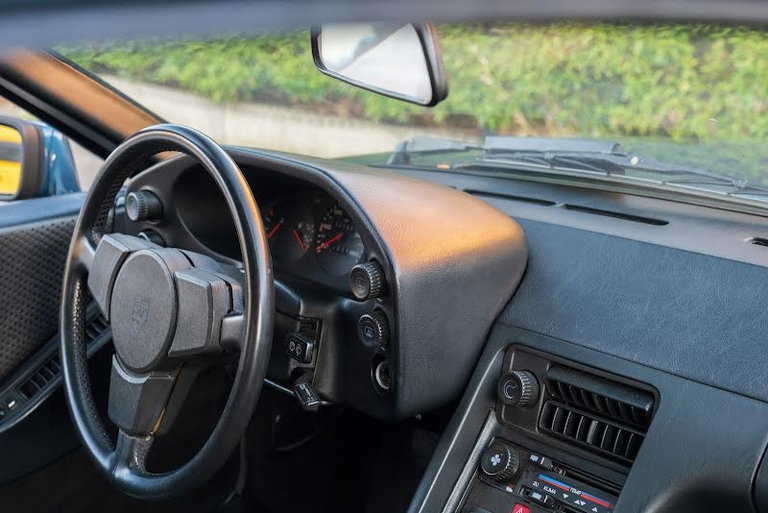 Porsche 928