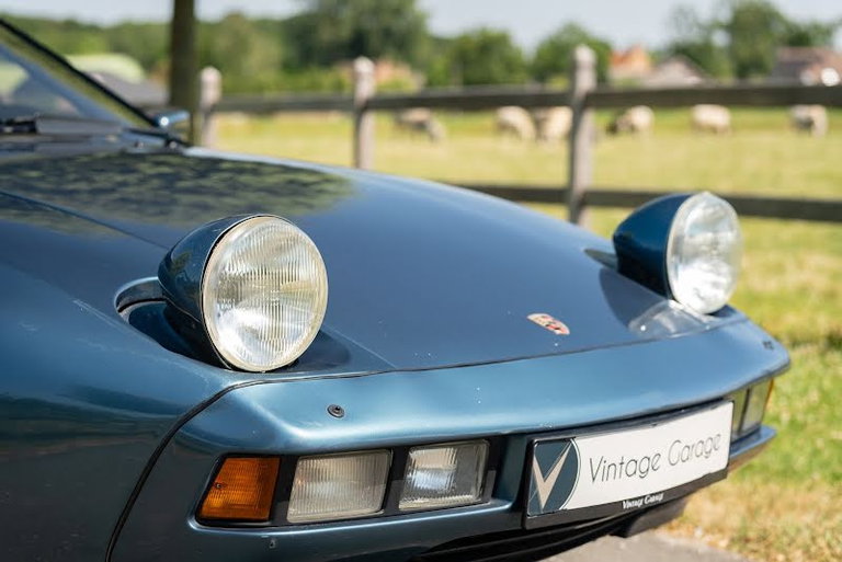 Porsche 928