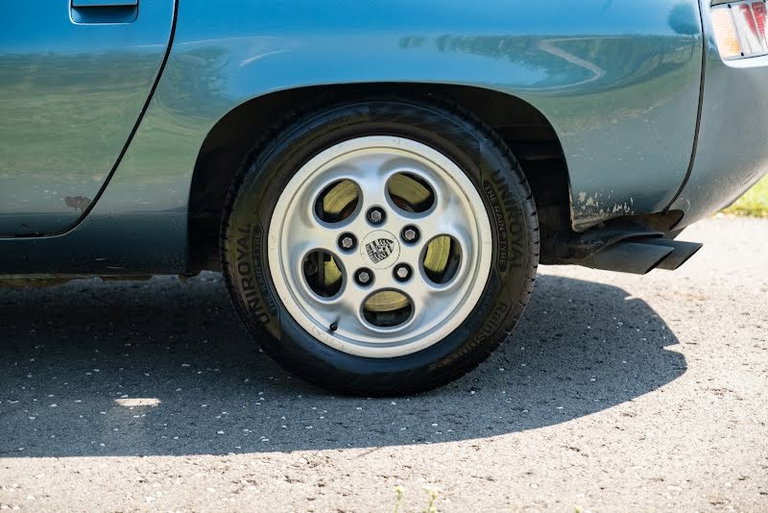 Porsche 928