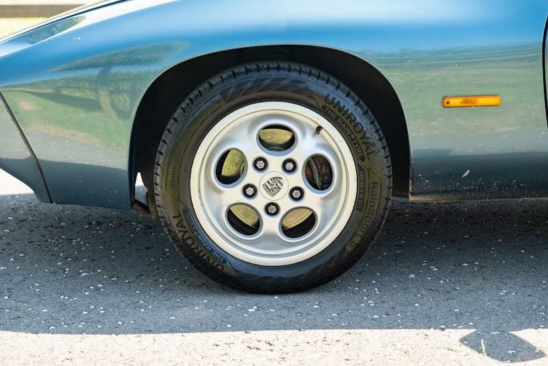Porsche 928