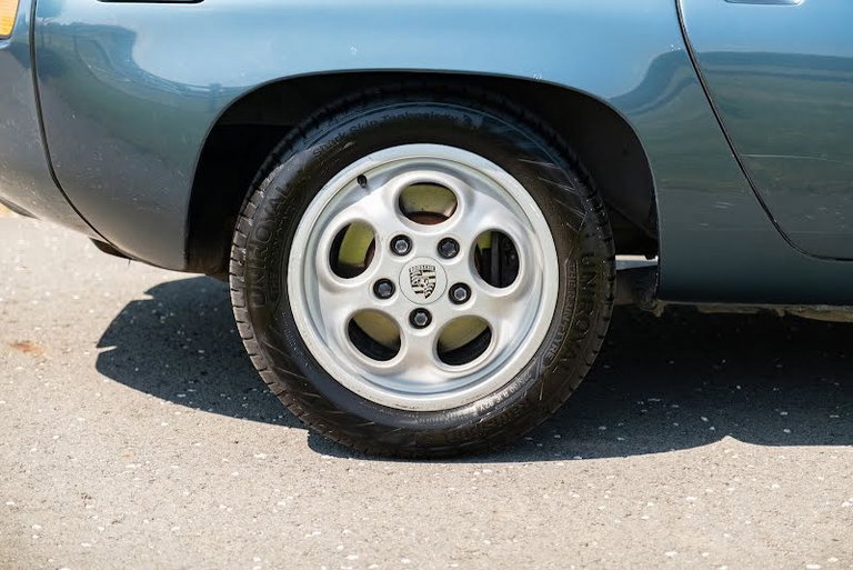 Porsche 928