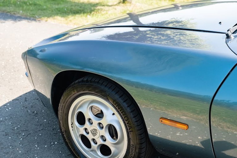 Porsche 928