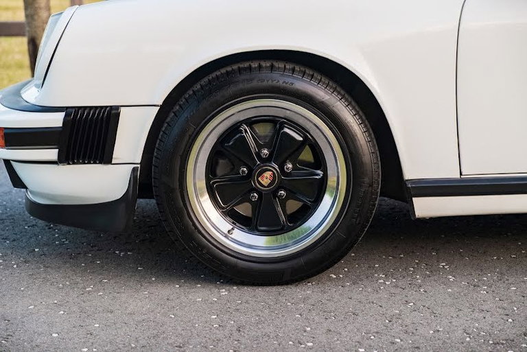 Porsche 911 Carrera 3.2
