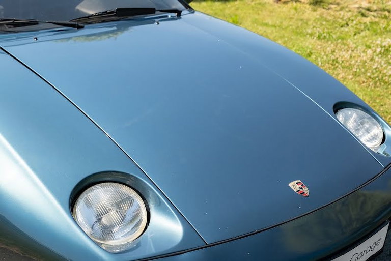 Porsche 928
