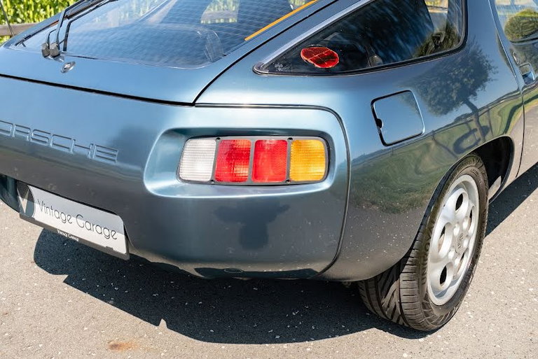 Porsche 928