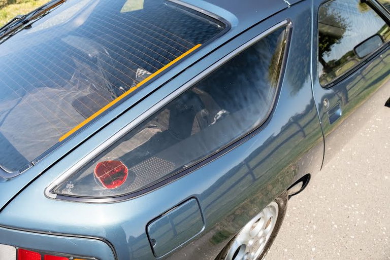 Porsche 928