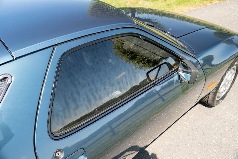 Porsche 928